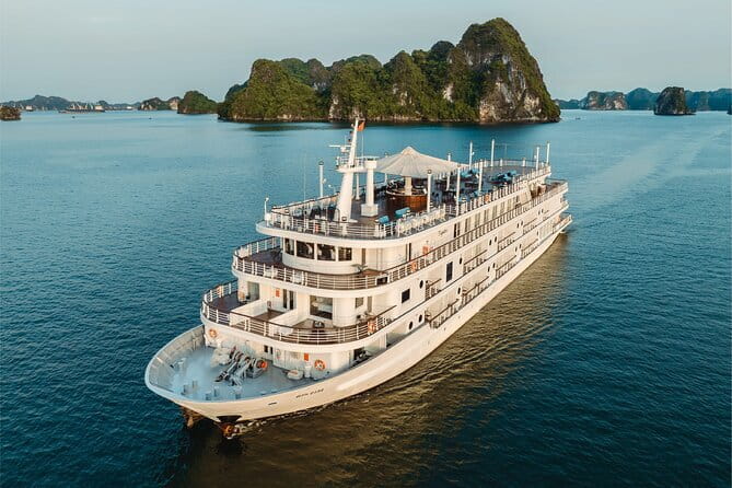 Emeraude Cruise 2 days 1 night Ha Long Bay Tour - The early morning schedule at Ha Long Bay