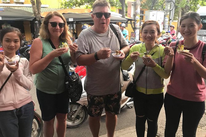 Evening Walking Food Tour, folk game and lantern boat - Who will get the most from this tour