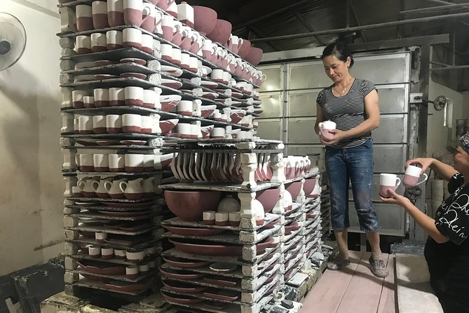 Explore Bat trang village & Ceramics factories with local guide - Seeing Bat Trang as a working craft village