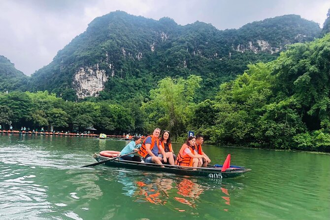 Exploring Bai Dinh Pagoda -Trang An -Mua Cave with Buffet Lunch 1 Day From Hanoi - Bai Dinh Pagoda and its giant Buddhist complex