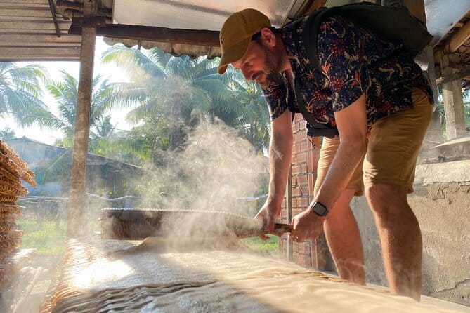 Floating Market & Hidden Canals – Small Group Morning Boat Tour - Pineapple on the return route