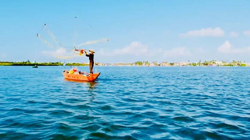 From Da Nang: Hoi An Old Town Tour, Night Market & Boat Ride - Handicraft shops, galleries, and local lanes