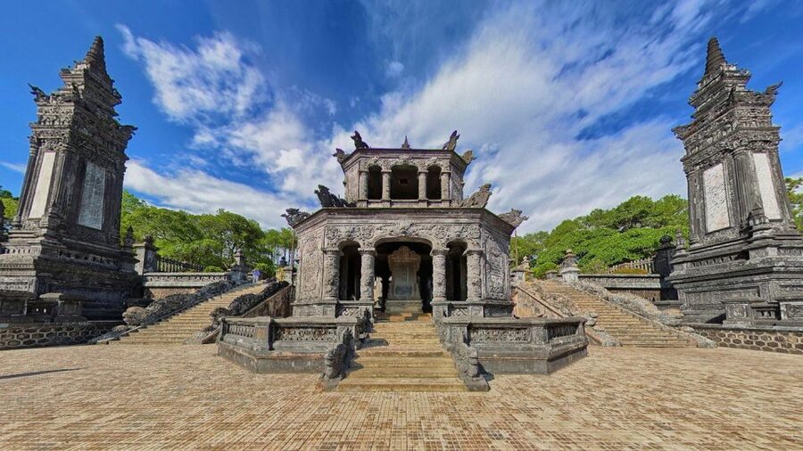 From Da Nang/Hoian/Hue: Hue Imperial City Full-Day Tour - The Imperial Citadel needs focused attention