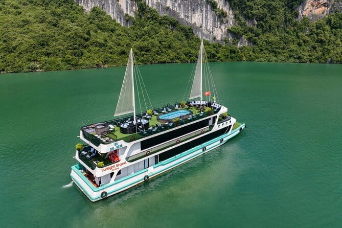 From Hanoi: 1-Day Halong 5-Star Cruises with Big & Small Groups - Lunch, seafood, and vegetarian choices