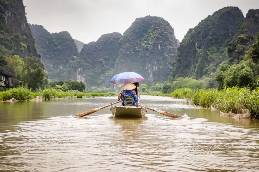 From Hanoi: 1-Day Ninh Binh Highlights Tour with Lunch - The Trang An or Tam Coc boat ride