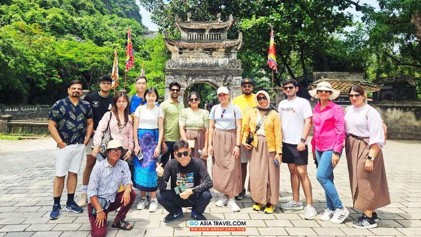 From Hanoi: 1-Day Ninh Binh Highlights Tour with Lunch - Guides, organization, and group-tour tradeoffs