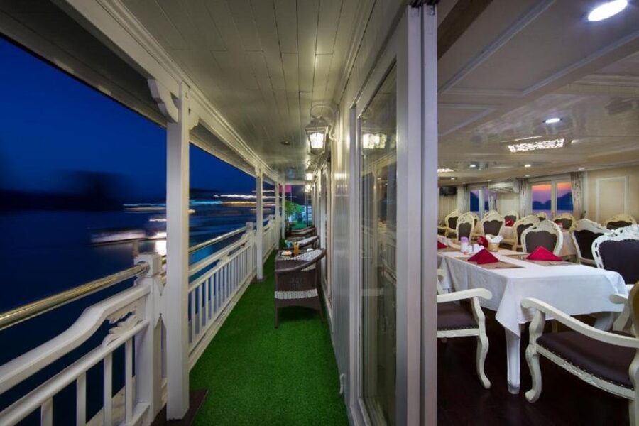 From Hanoi: 2-Day Bai Tu Long Bay Luxury Cruise with Jacuzzi - Cabins, jacuzzi, and boat comfort