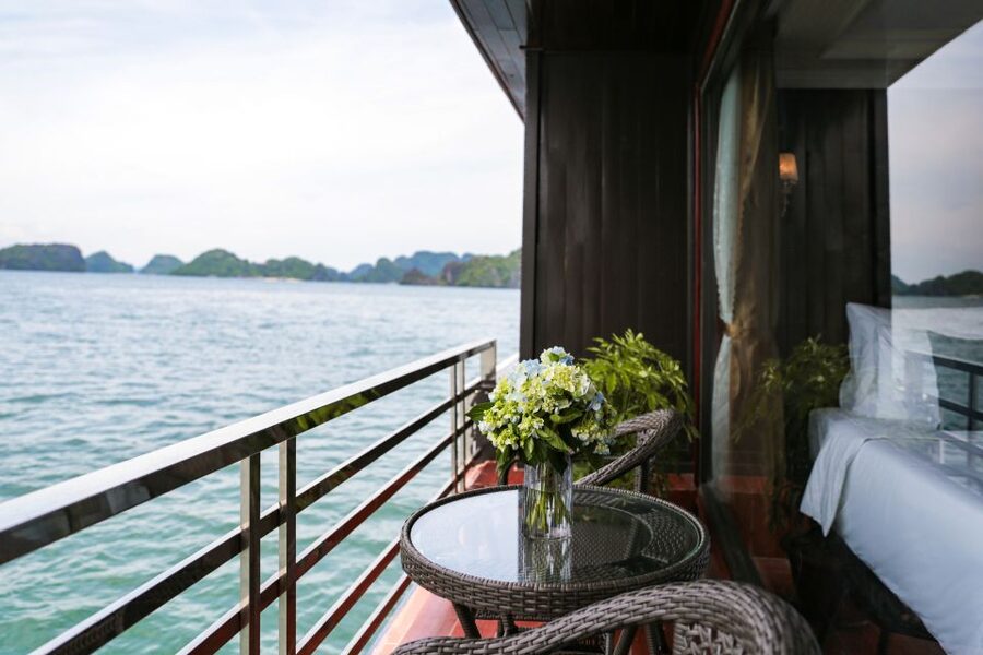 From Hanoi: 2-Day Halong and Lan Ha Bay La Pandora Cruise - An early start for Dark and Bright Cave