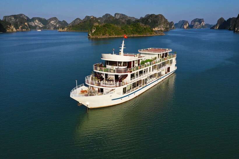From Hanoi: 2-Day Halong Sapphire Cruise with Balcony Cabin - At a glance: what makes this cruise worth considering