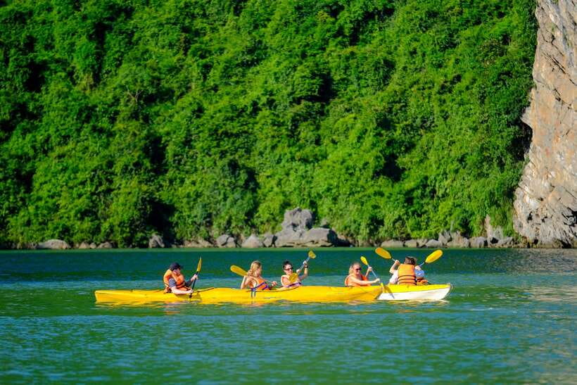 From Hanoi: 2-Day Halong Sapphire Cruise with Balcony Cabin - Dark and Bright Cave by kayak or local rowing boat