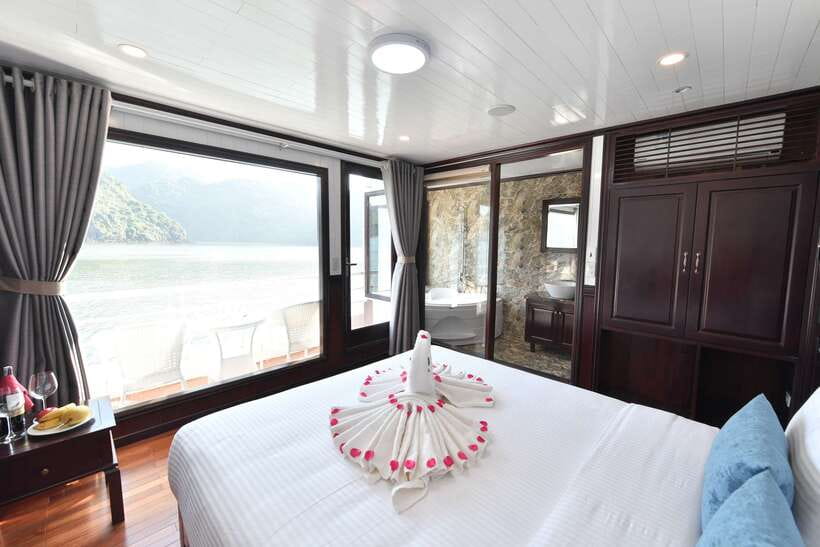 From Hanoi: 2-Day Halong Sapphire Cruise with Balcony Cabin - Your balcony cabin and life aboard Sapphire Cruise