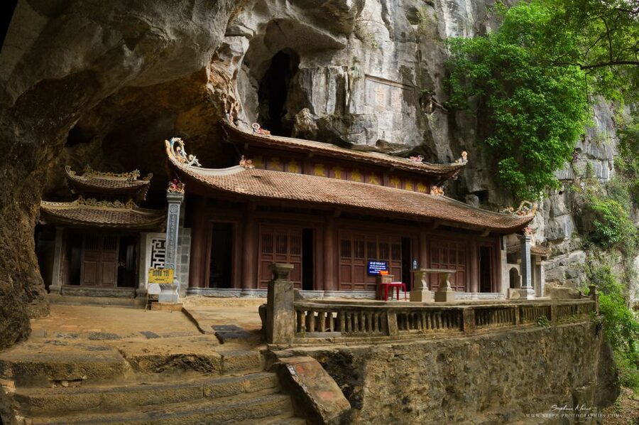 From Hanoi: 2-Day Ninh Binh Tour with Accommodation & Meals - Food, transport, and group size
