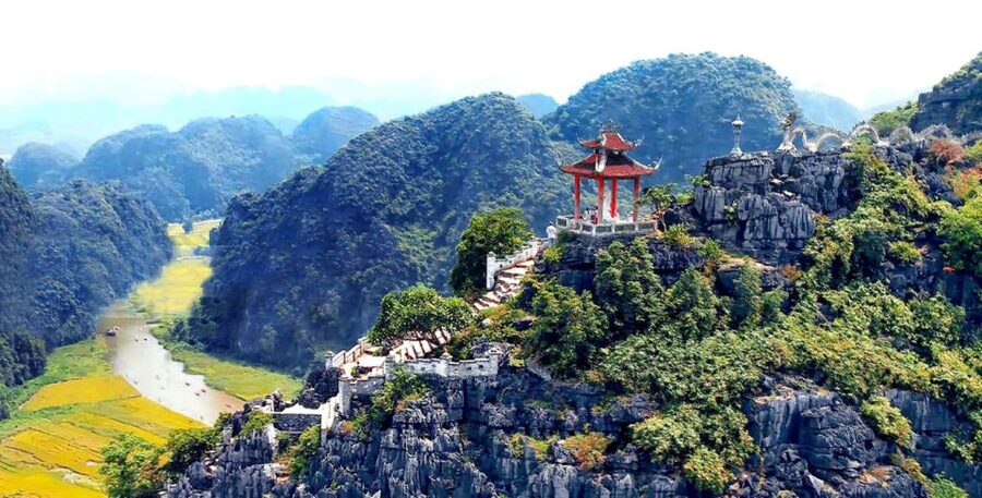 From Hanoi: 2-Day Ninh Binh Tour with Ha Long Bay Cruise - Sung Sot Cave shows Ha Long Bay at its grandest