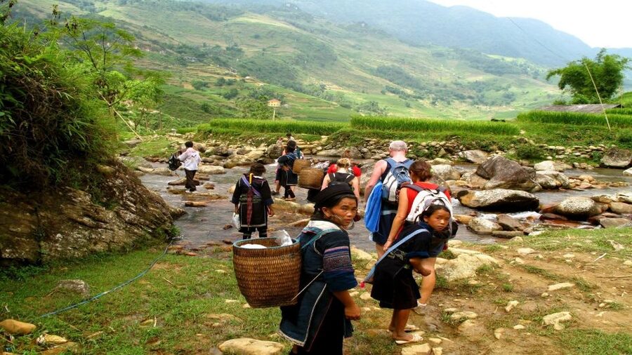 From Hanoi: 2-Day Overnight Sapa Tour by Limousine - Y Linh Ho to Lao Chai: the walk worth coming for