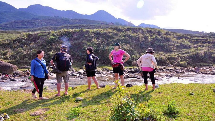 From Hanoi: 2-Day Overnight Sapa Tour by Limousine - Food, hotel, and what the $150 covers
