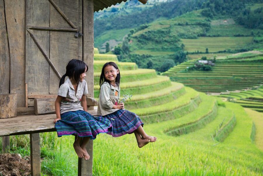 From Hanoi: 2-Day Sapa Cultural Exchange Tour with Homestay - Day one: Y Linh Lo and the long walk to Ta Van
