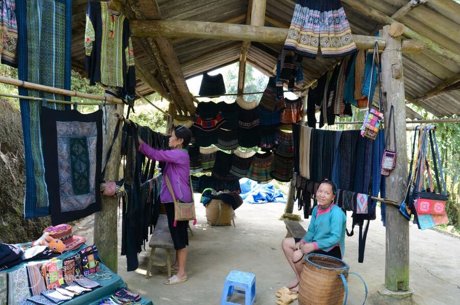 From Hanoi: 2-Day Sapa-Fansipan Peak & Trek & Ha Giang Bus - Weather, clothing, and practical comfort