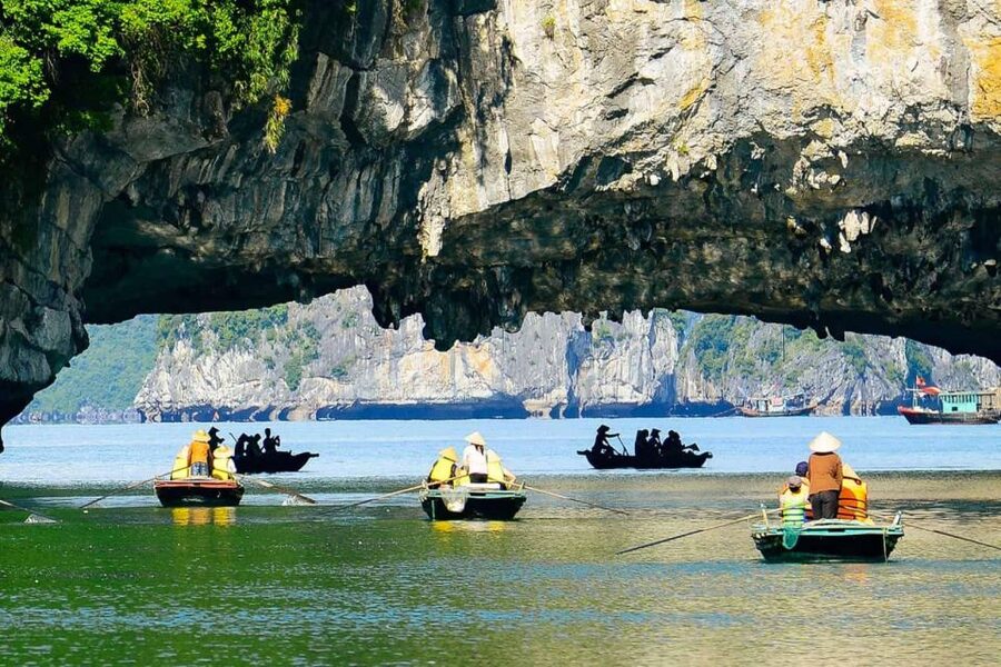 From Hanoi: 3-Day Luxury Tour Ninh Binh & Ha Long Bay Cruise - Food, service, and the luxury question