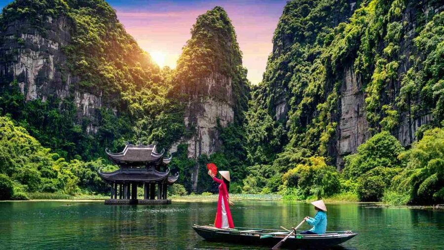 From Hanoi: 3-Day Luxury Tour Ninh Binh & Ha Long Bay Cruise - Day 1: Hoa Lu, village roads, and the 500 steps at Mua Cave