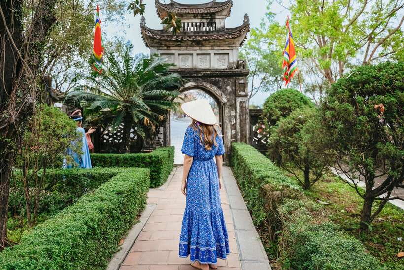 From Hanoi: Full-Day Ninh Binh Highlights Small Group Tour - The Tam Coc sampan ride