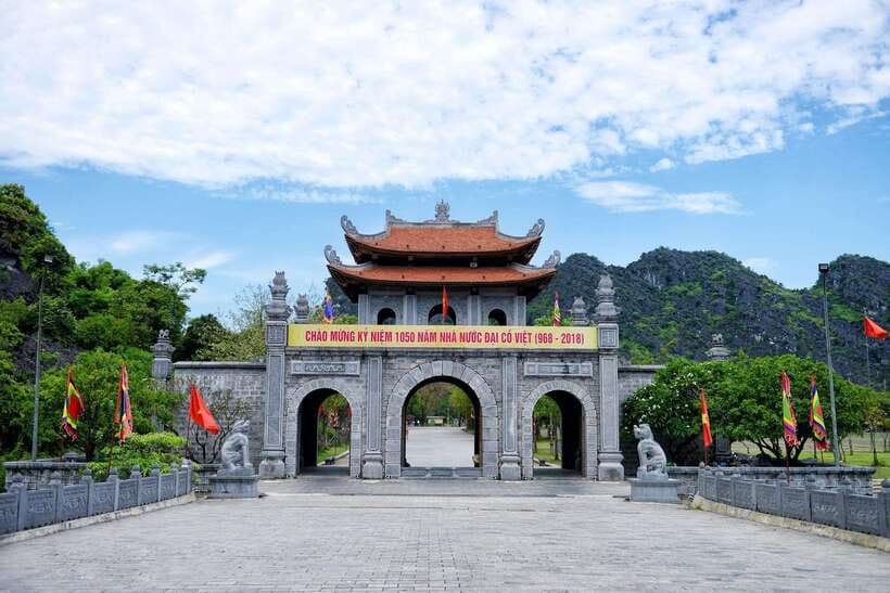 From Hanoi: Full-Day Ninh Binh Highlights Small Group Tour - What the guides add to the day