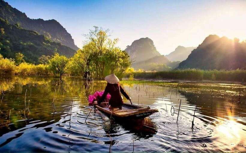 From Hanoi: Full-Day Perfume Pagoda Group Tour with Lunch - A quiet start on the Yen Stream