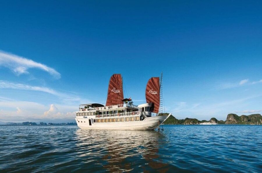 From Hanoi: Ha Long - Bai Tu Long Bay 2-Day 1-Night Cruise - Why Bai Tu Long Bay makes a better overnight setting