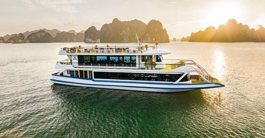 From Hanoi: Ha Long Bay 5-star Day Cruise with Buffet Lunch - Luon Cave by kayak or another small boat