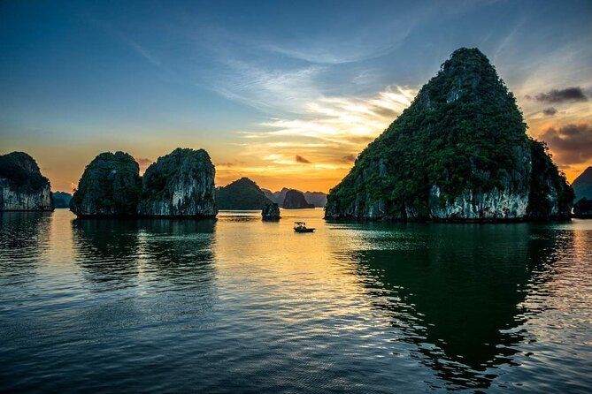 From Hanoi: Ha Long Bay Day tour 4-Star with Kayaking - Luon Cave by kayak or sampan
