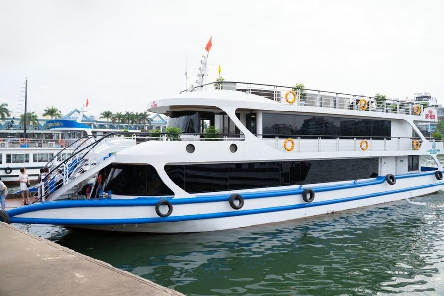 From Hanoi: Ha Long Bay Luxury Cruise Day Tour with Jacuzzi - What the crew and guide add