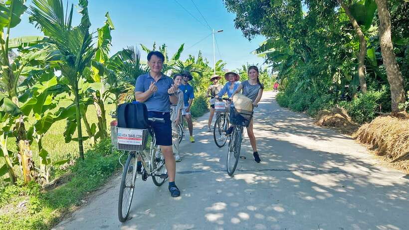 From Hanoi: Hoa Lu/Bai Dinh-Tam Coc/Trang An-Mua Cave Tours - Mua Cave and the climb to Ngoa Long Mountain