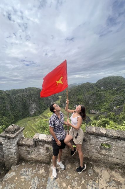 From Hanoi: Hoa Lu, Mua Cave and Tam Coc Full-Day Trip - Vietnamese lunch and a needed break