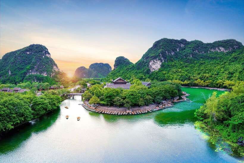 From Hanoi: Ninh Binh, Hoa Lu, Tam Coc, & Mua Cave Day-Trip - Tam Coc by bamboo boat for 90 minutes