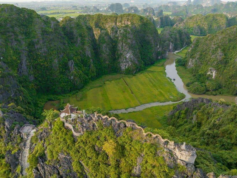 From Hanoi: Ninh Binh- Hoa Lu-Tam Coc- Mua Cave- Highlight - Guides who shape the day