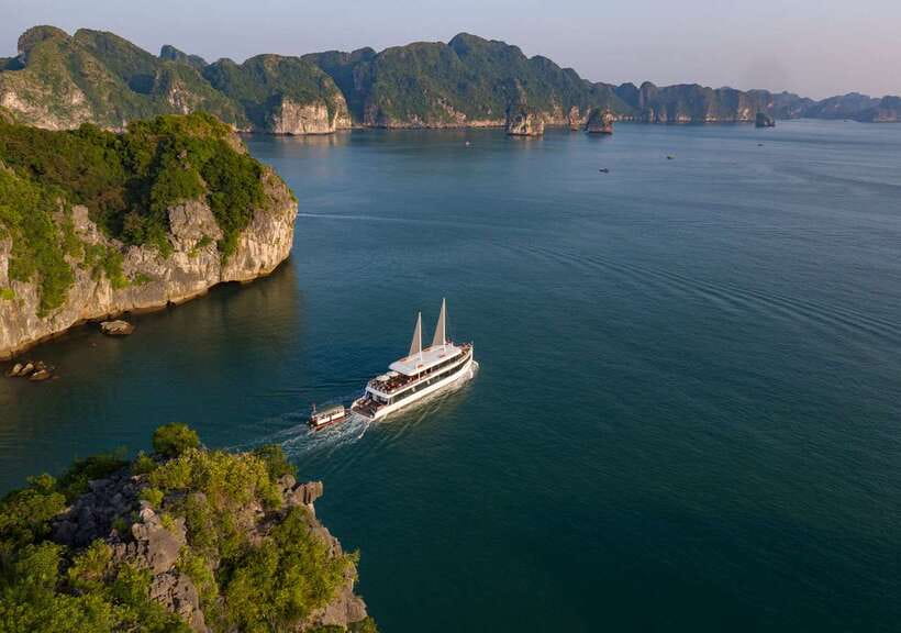 From Hanoi or Halong: Halong Bay Day Cruise - A long day from Hanoi with a polished start