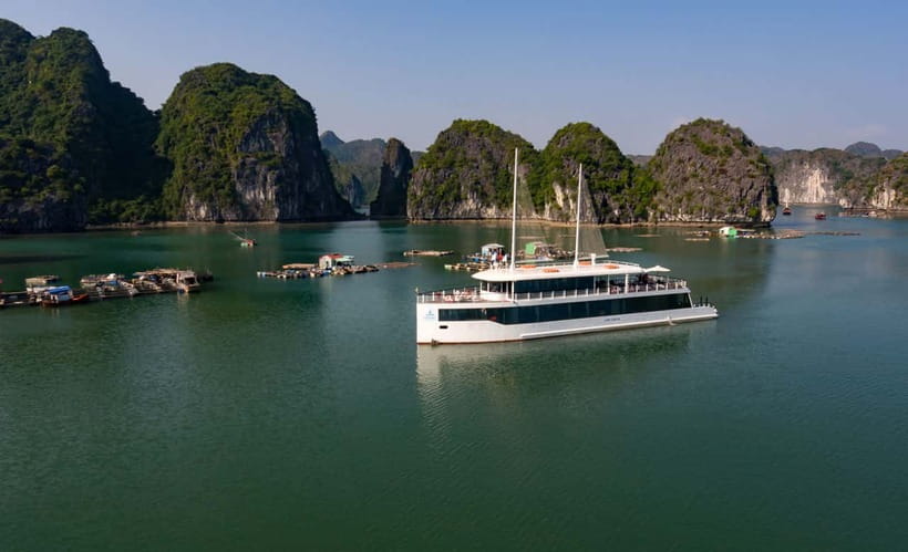From Hanoi or Halong: Halong Bay Day Cruise - Dark and Bright Cave by kayak or rowing boat