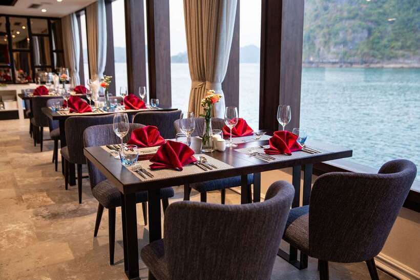 From Hanoi or Halong: Halong Bay Day Cruise - Swimming in a quiet Lan Ha Bay cove