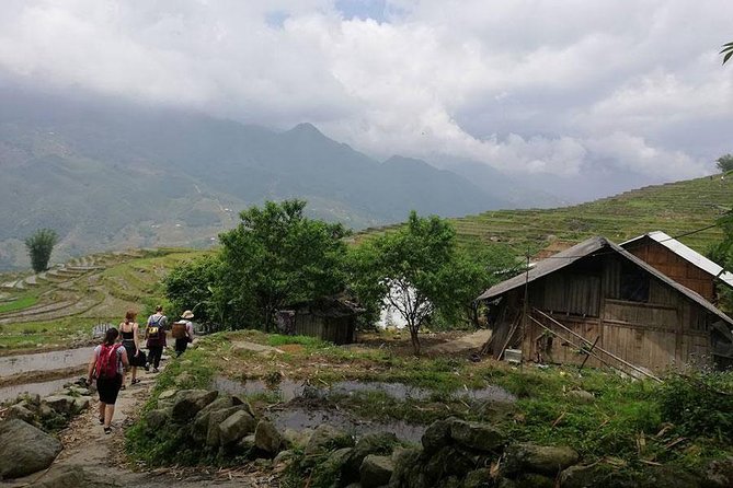 From Hanoi: Sapa Real Experience 2-Day 1 Night at Ethnic Homestay - Arriving in Sapa and starting the first trek