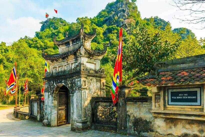 From Hanoi: Tam Coc Boat Trip and Hoa Lu & Mua Cave Tour - Key points to know before booking
