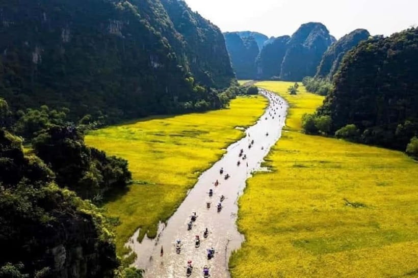 From Hanoi: Tam Coc Boat Trip and Hoa Lu & Mua Cave Tour - Lunch at a local restaurant