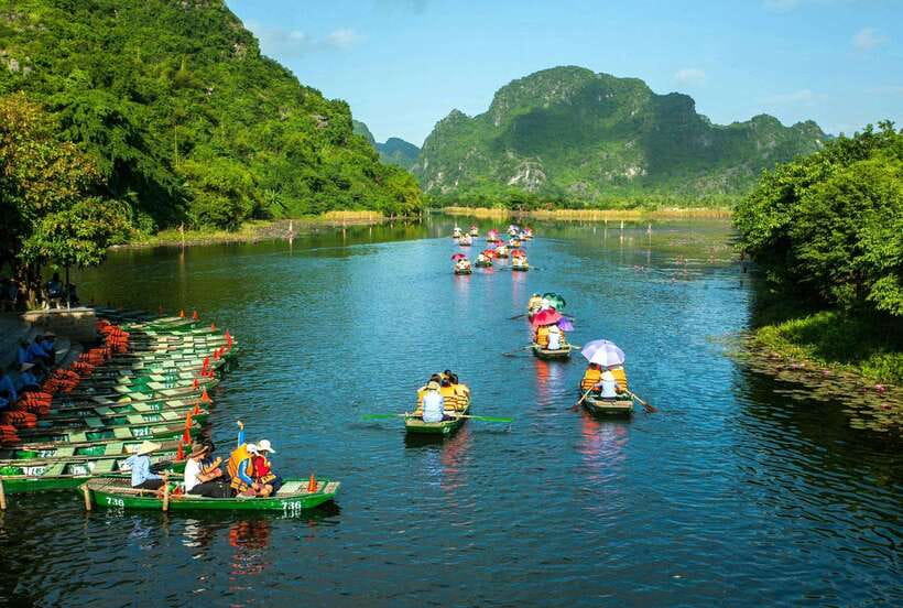 From Hanoi: Tam Coc Boat Trip and Hoa Lu & Mua Cave Tour - Weather, clothing, and practical preparation