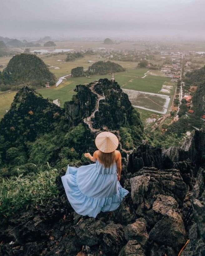 From Hanoi: Trang An Eco-tourism -Bai Dinh pagoda & Mua Cave - Climbing 500 steps at Mua Cave