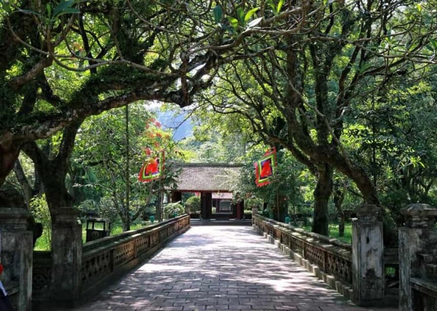 From Hanoi: Trang An eco-tourism - Hoa Lu ancient & Mua Cave - Lunch and the useful pause in the middle