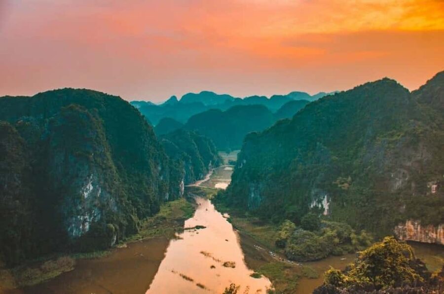 From Hanoi: Trang An eco-tourism - Hoa Lu ancient & Mua Cave - The early ride from Hanoi to Ninh Binh