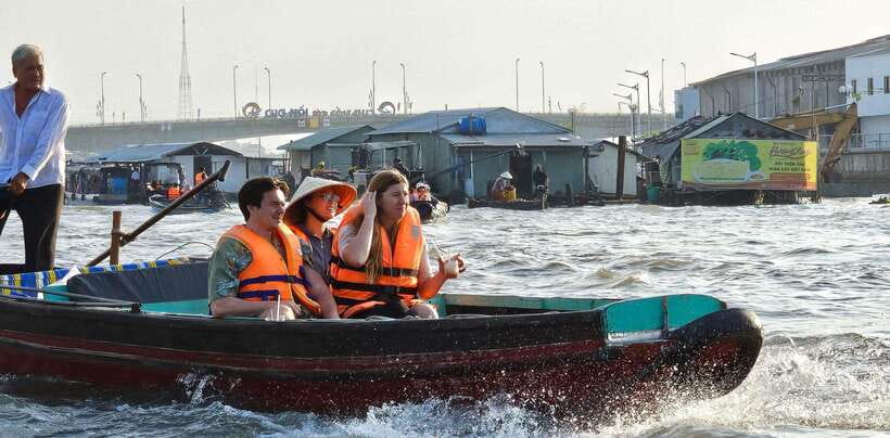 From HCM: Mekong Delta Can Tho Floating Market 2-Day Tour - Crossing to Can Tho for the overnight stay