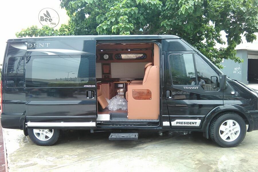 From Ho Chi Minh City: Mekong Delta VIP Tour by Limousine - Leaving Ho Chi Minh City in a limousine