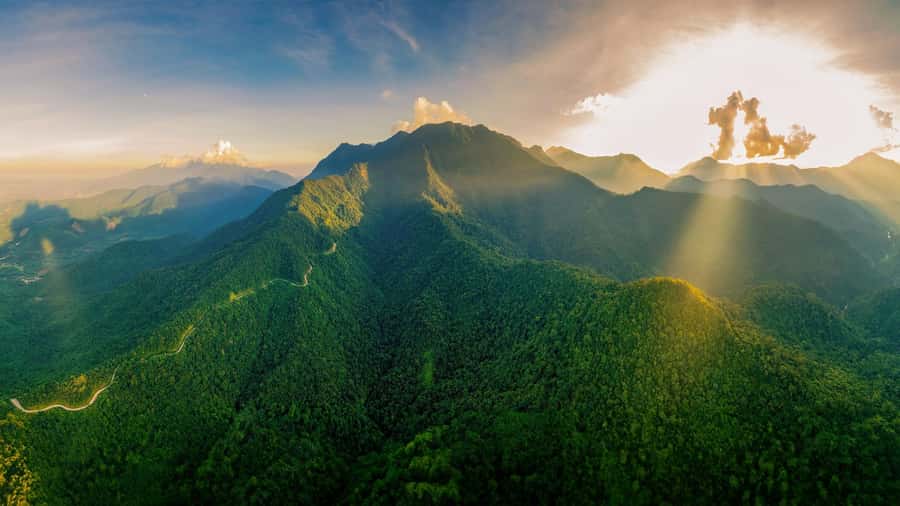 From Hue: Hoi An Guided Bus Tour with 4 Scenic Stops - Hai Van Pass is the scenic high point
