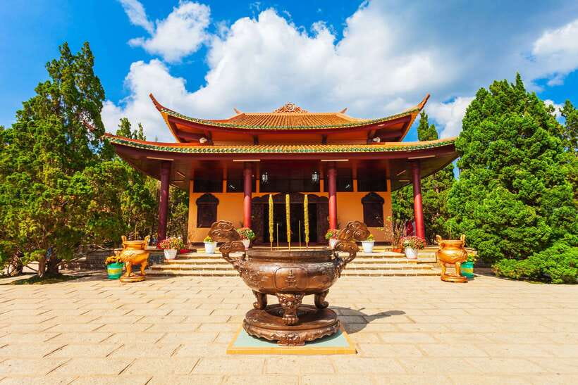 From Nha Trang: Best Seller Top Site Luxury Da Lat City Trip - Truc Lam Temple, flowers, and the cable car choice