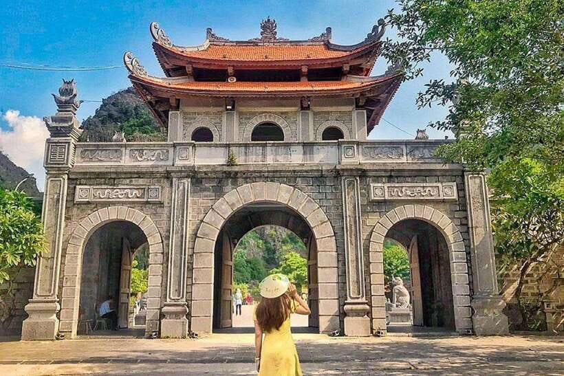 From Ninh Binh: Hoa Lu, Bai Dinh, Trang An, & Mua Cave Tour - Trang An by boat through limestone country