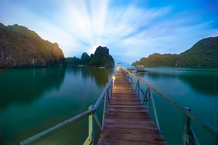 Full day boat trip with Cat Ba's captain Jack - Leaving Cat Ba for Cai Beo Harbour